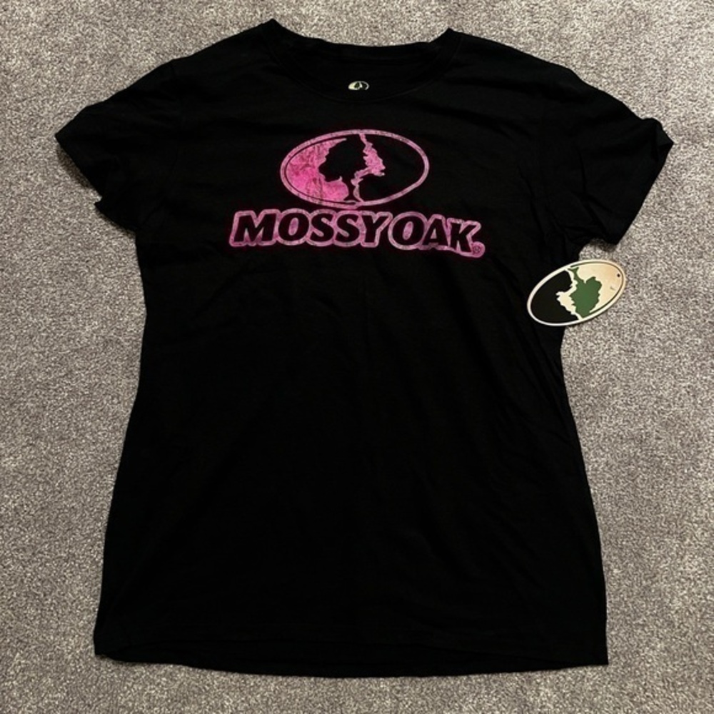 NWT Women’s Mossy Oak Black Graphic Shirt